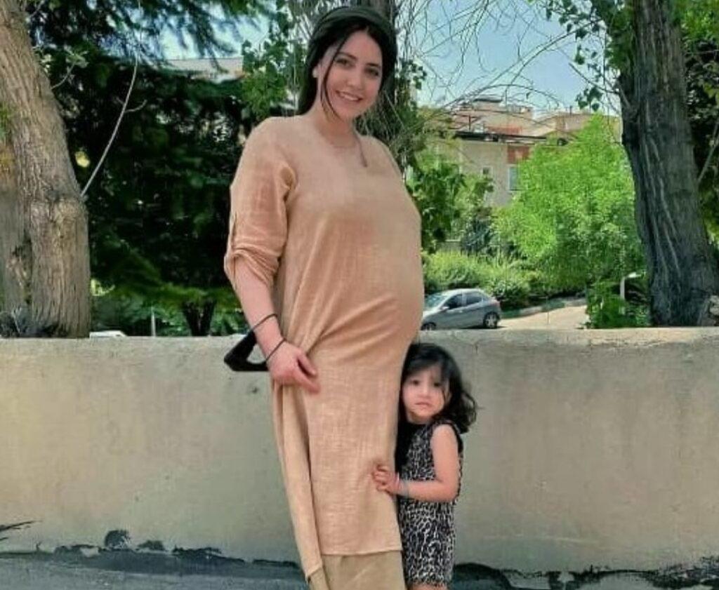 بیوگرافی شبنم قربانی بازیگر نقش نائله در سریال عشق کوفی+ همسرش عکس
